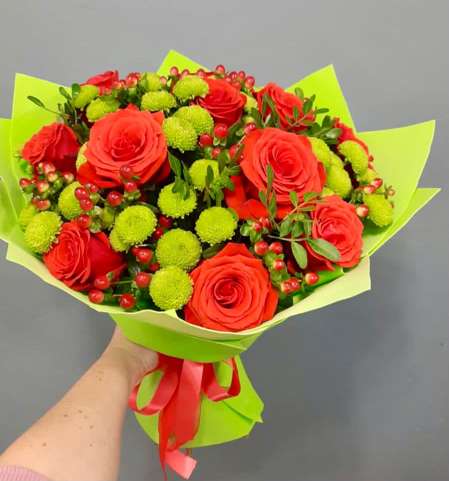 Букет цветов из: Хризантемы и Розы в Крапивна