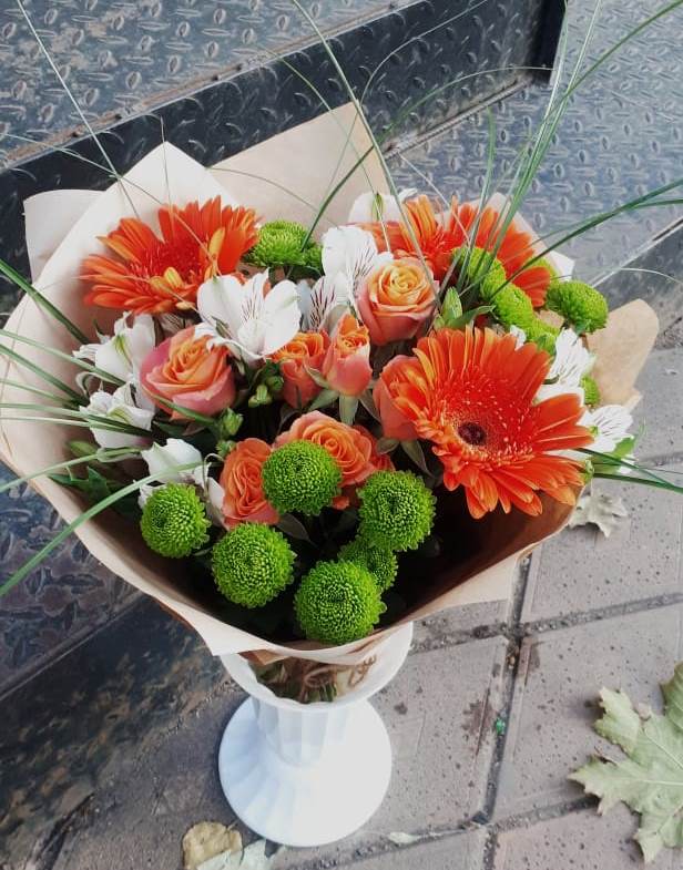 Букет цветов из: Герберы, Хризантемы, Альстромерии и Розы в Крапивна