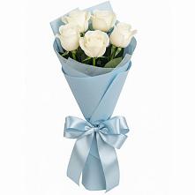 Букет 5 Белых роз Проуд в Крапивна