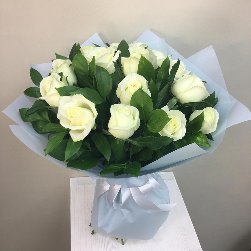 Букет 15 Белых роз Проуд в Крапивна