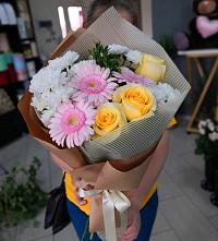 Букет цветов из:  Герберы, Розы и Хризантемы в Крапивна