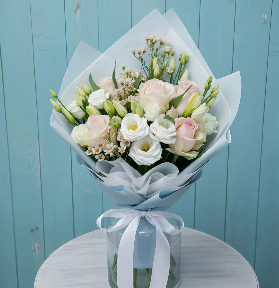 Букет цветов из: Розы и Лизиантусы в Крапивна