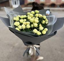 Букет Белые кустовые розы Солинеро в Крапивна
