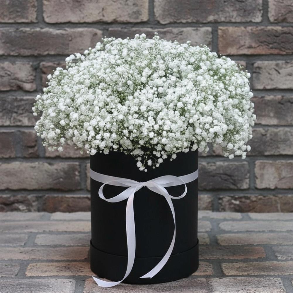 Цветочная композиция из Гипсофила в шляпной коробке в Крапивна