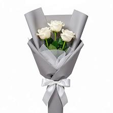 Букет 3 белые розы в Крапивна