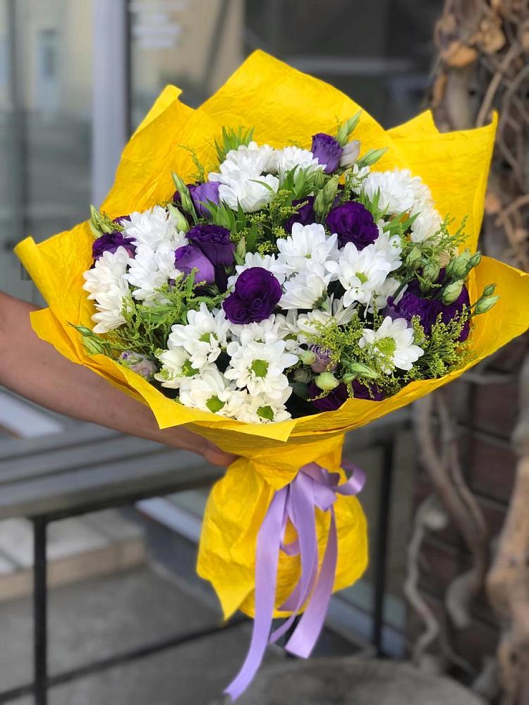 Букет цветов из: Ирисы, Хризантемы и Ромашки в Крапивна