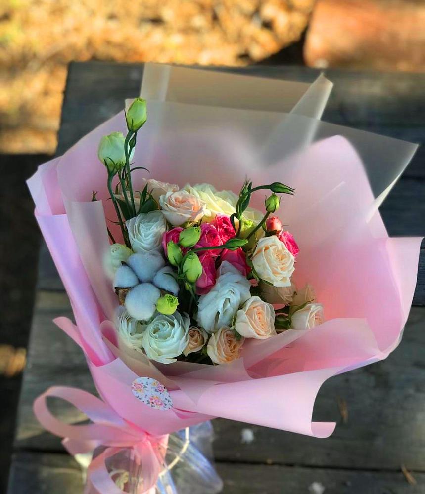 Букет цветов из: Розы и Лизиантусы в Крапивна