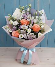 Букет цветов из:  Лизиантусы, Розы, Альстромерии и Гипсофила в Крапивна