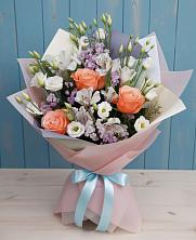 Букет цветов из:  Лизиантусы, Розы, Альстромерии и Гипсофила в Крапивна