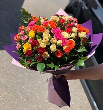 Букет Микс из разноцветных кустовых роз в Крапивна