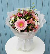 Букет цветов из:  Герберы, Альстромерии и Лизиантусы в Крапивна