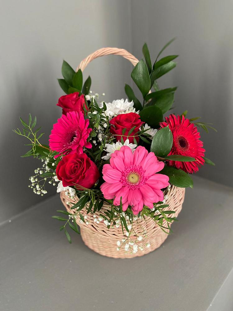 Цветочная композиция из Розы, Хризантемы и Герберы в корзине в Крапивна
