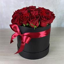 Цветочная композиция из Розы в шляпной коробке #REPLACE_PRED# Крапивна