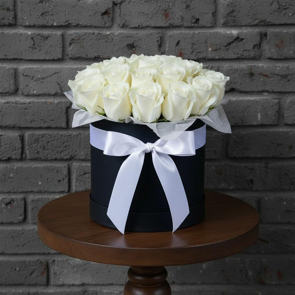 Цветочная композиция из Розы в шляпной коробке в Крапивна