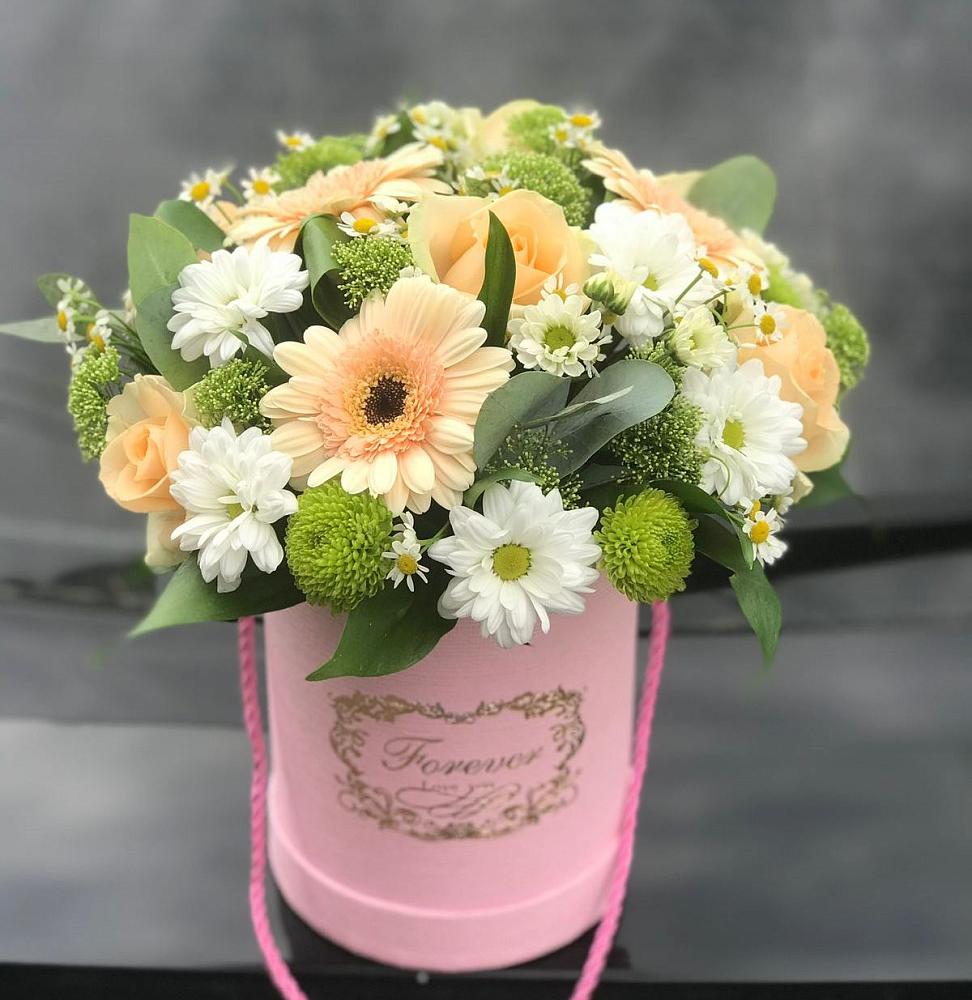 Цветочная композиция из Розы, Герберы и Хризантемы в шляпной коробке в Крапивна