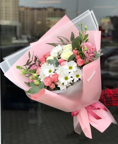 Букет цветов из: Розы, Лизиантусы и Хризантемы в Крапивна