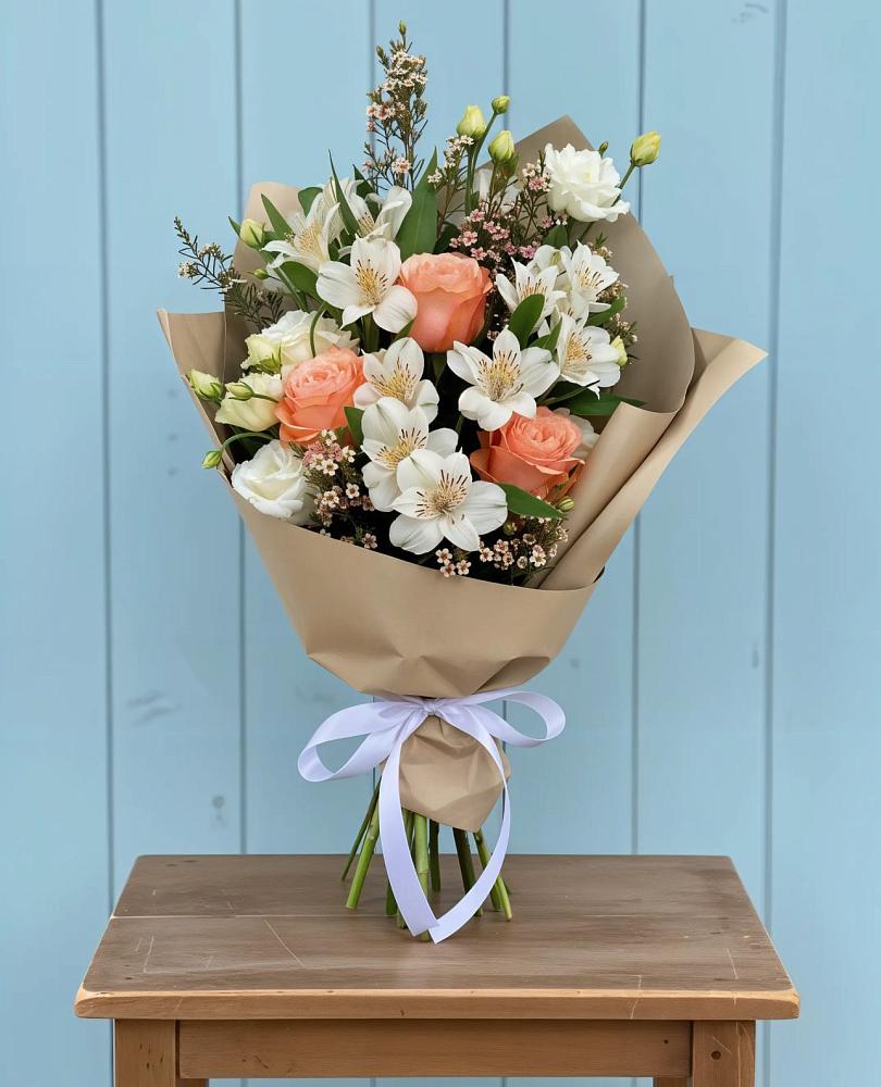 Букет цветов из: Альстромерии, Лизиантусы, Розы и Хризантемы в Крапивна