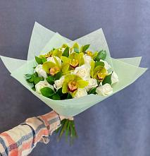 Букет цветов из:  Орхидеи и Розы в Крапивна