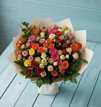 Букет Микс из разноцветных кустовых роз в Крапивна