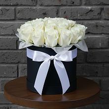 Цветочная композиция из Розы в шляпной коробке в Крапивна